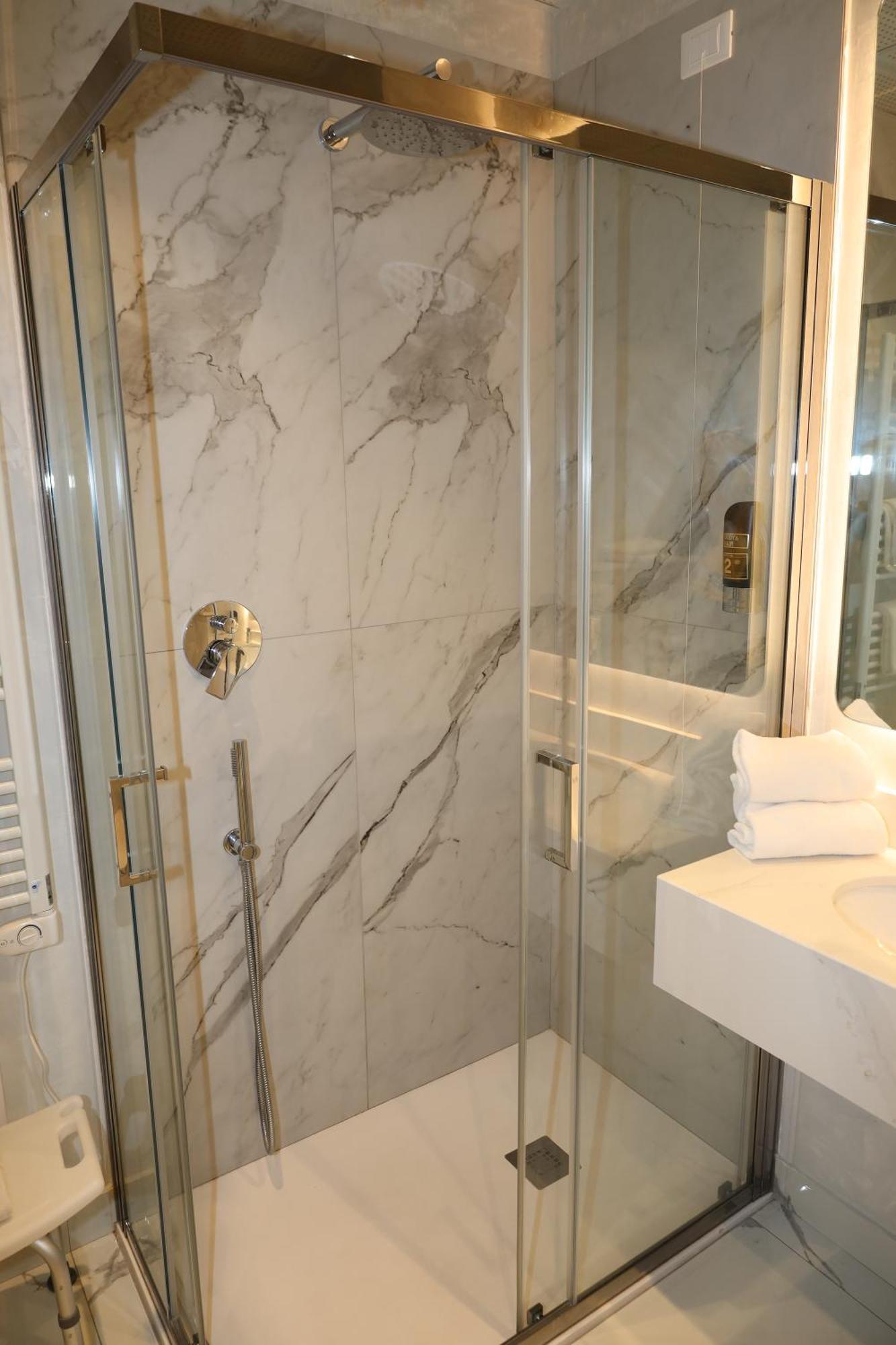 Hotel Ristorante Continental Озио Сото Екстериор снимка